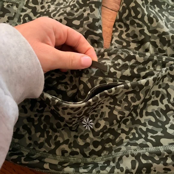 Athleta Ultimate Stash II 7” Short Green Camo Women's Biker Shorts - Picture 5 of 8